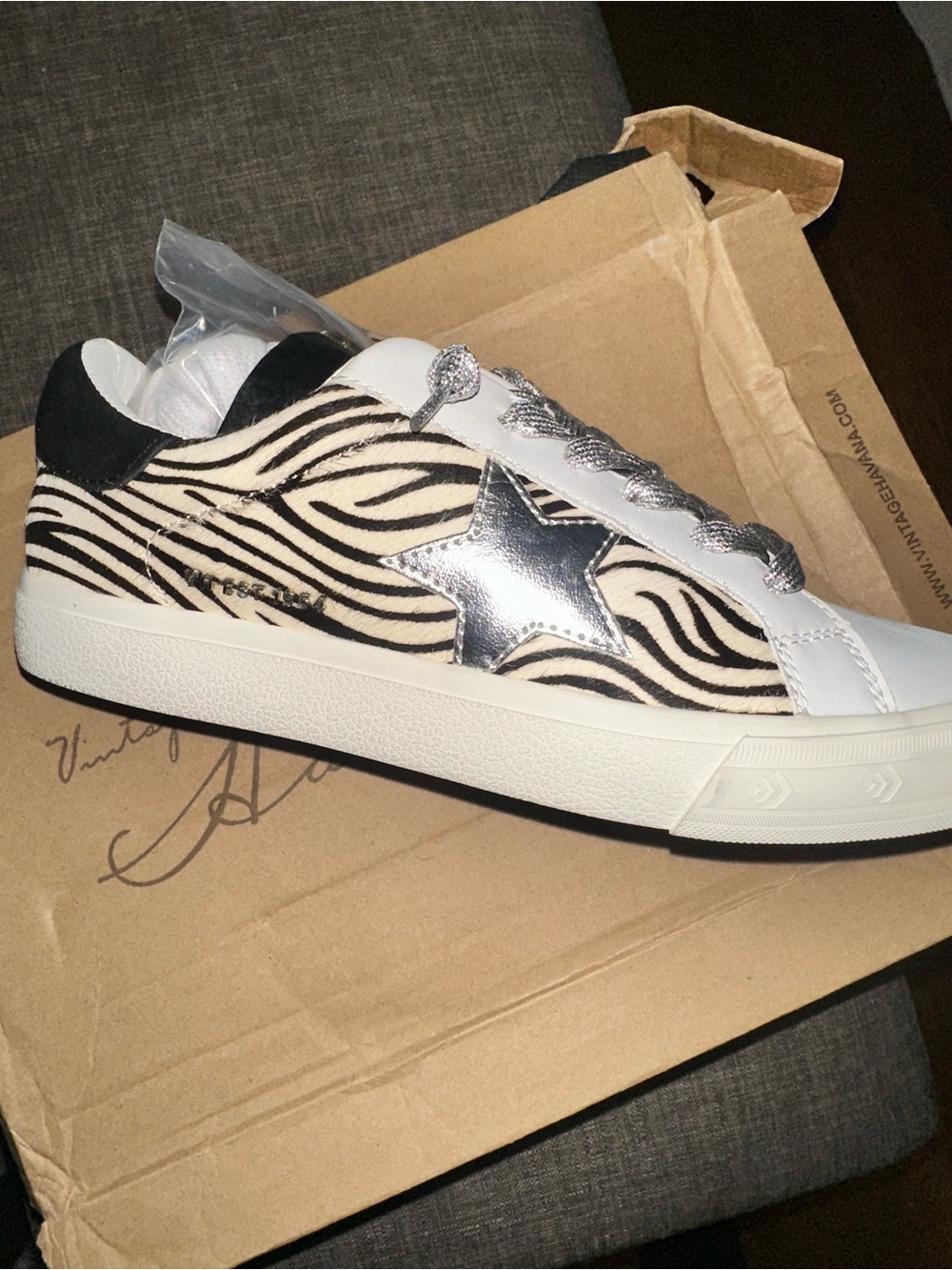 Vintage Havana Grande White Zebra Silver Star LowTop Leather Sneakers-New In Box
